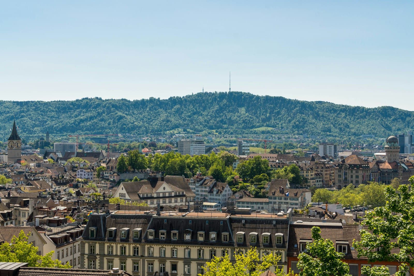 Solaranlage in Zürich 2026: Förderung, Bewilligung und was sie kostet