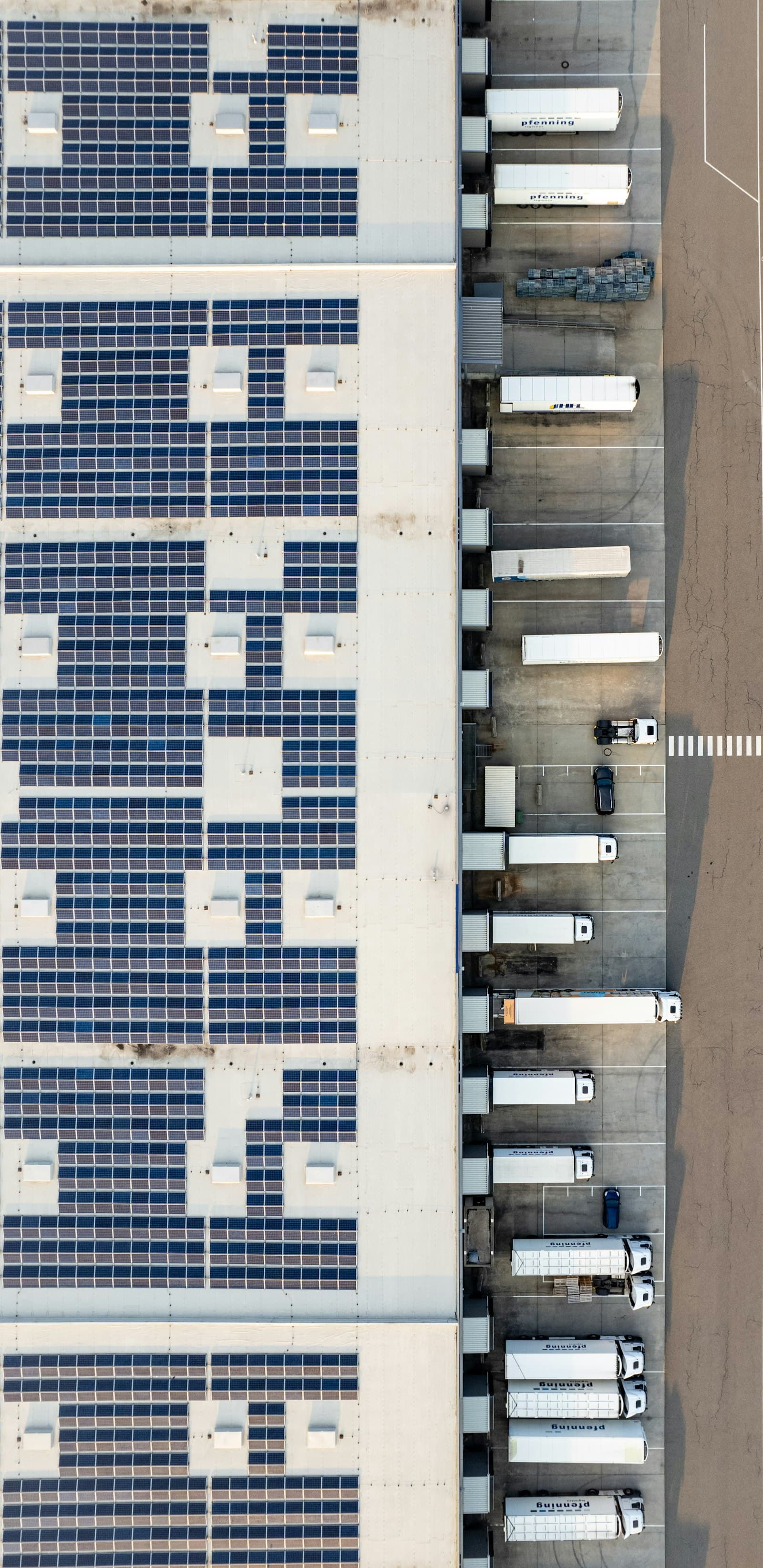 Solarpflicht Kanton Bern ab 1.1.2026: Die 60-Prozent-Regel für Neubauten, Sanierungen und Parkplätze