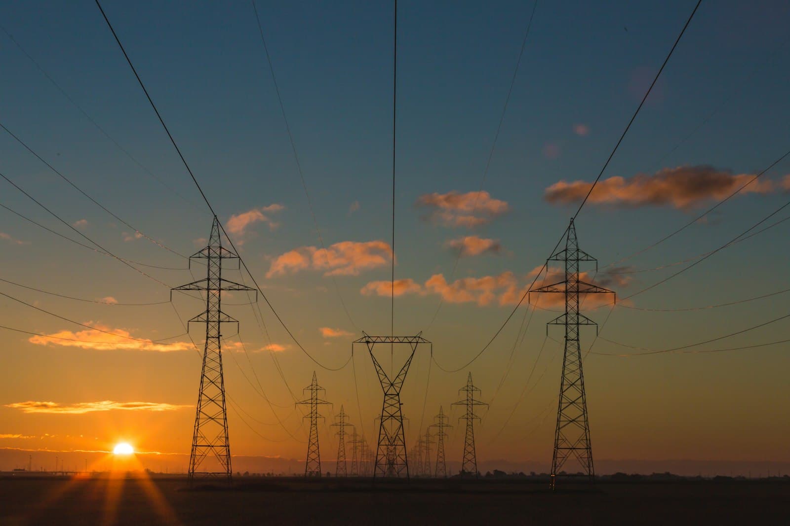 Swissgrid-Whitepaper April 2026: Wie 40 GW Solar bis 2050 ins Netz passen